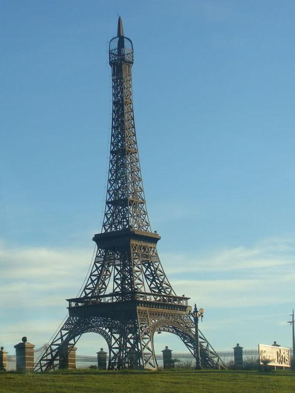 Copies, replicas and reproductions of the Eiffel Tower in United States