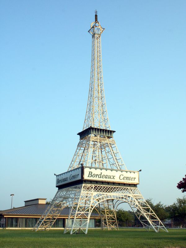 Copies, replicas and reproductions of the Eiffel Tower in United